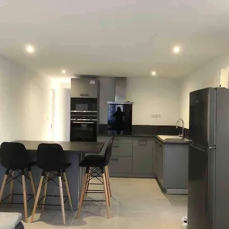 דירה Beautiful Quiet Detached House *